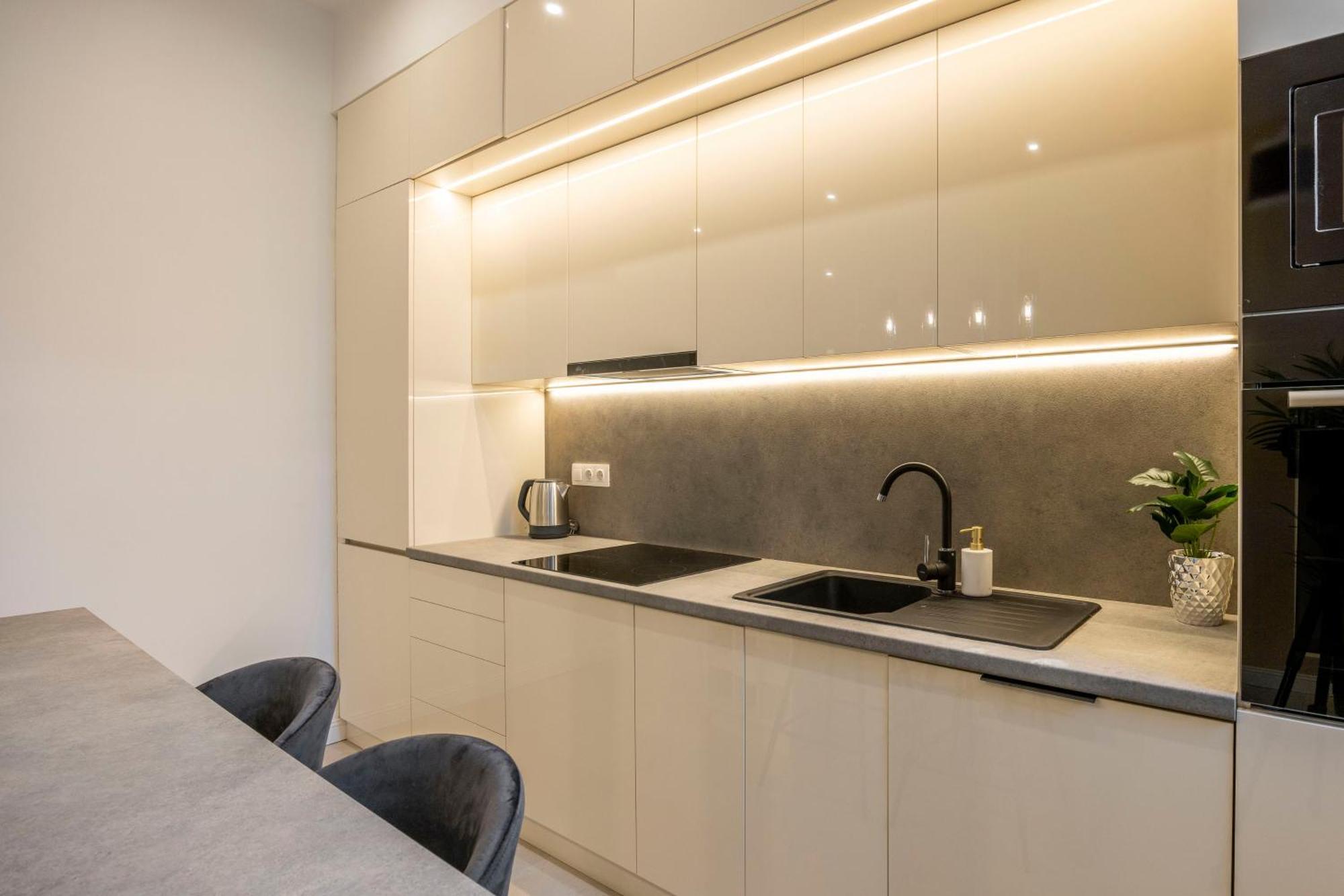 Luxury & Classy Central Apartment With 3Bedrm, 2Bathrm Budapest Exterior photo